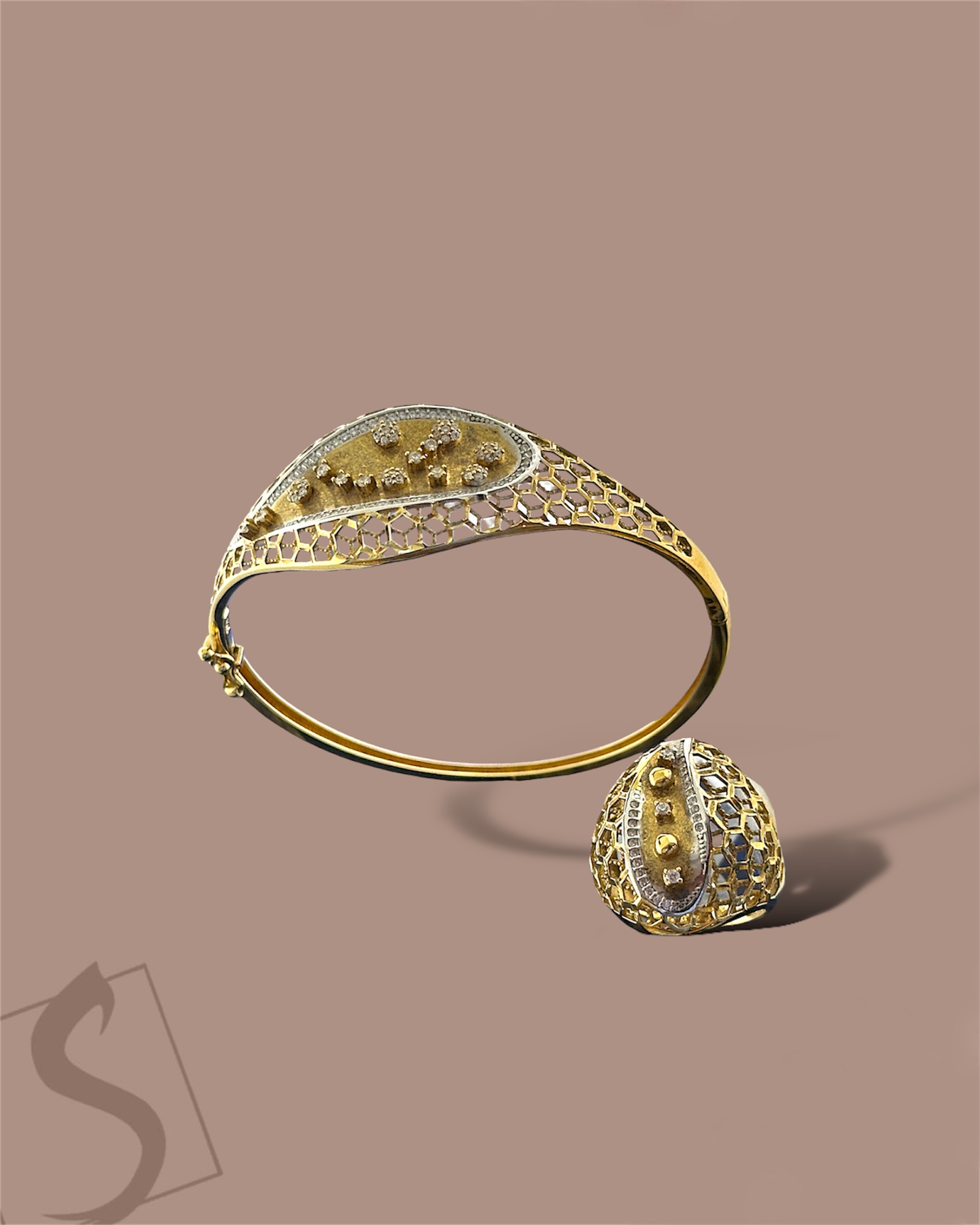 Gold BANGLE | 231300