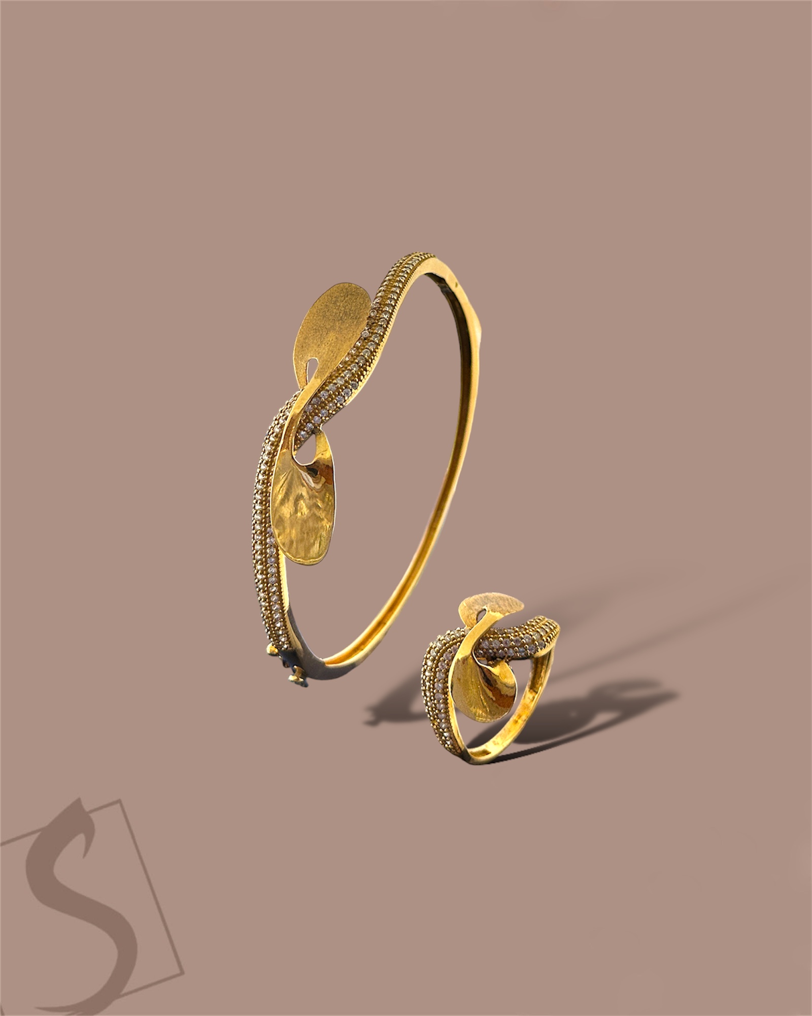 Gold BANGLE | 268675